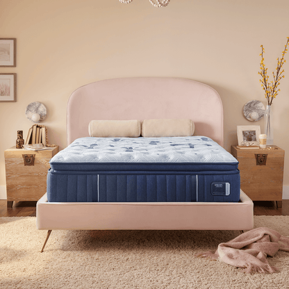 Colchón Stearns & Foster Estate Euro Pillow Top en un dormitorio decorado, vista frontal