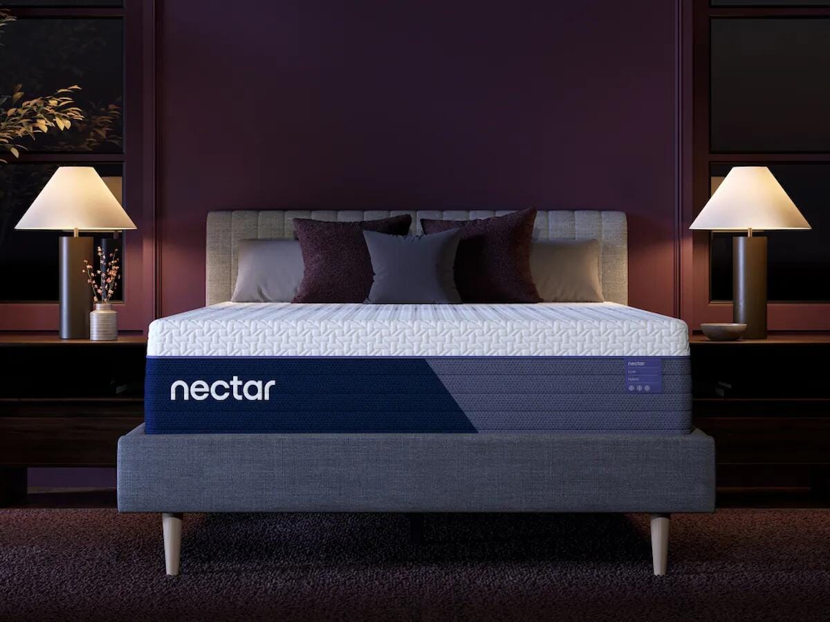 Colchão híbrido Nectar Luxe de 14 polegadas em um quarto
