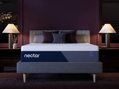 Colchão híbrido Nectar Luxe de 14 polegadas em um quarto