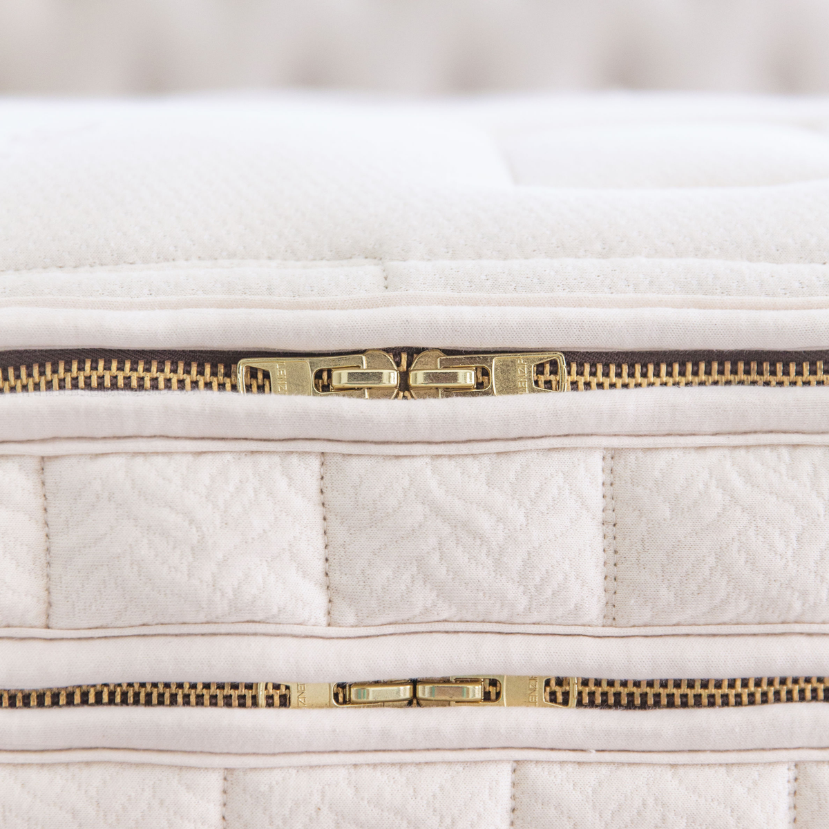 Zippered pillow top compartment of the Naturepedic EOS Pillow Top Organic Mattress