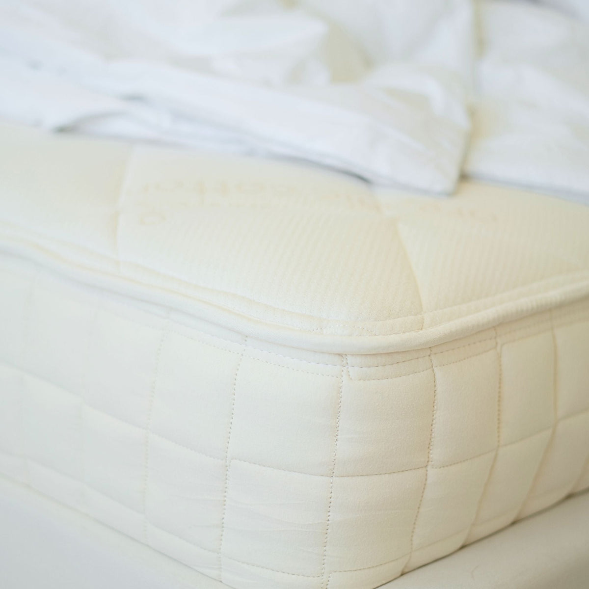 Corner detail of the Naturepedic Serenade Organic Hybrid Mattress - Cushion Firm