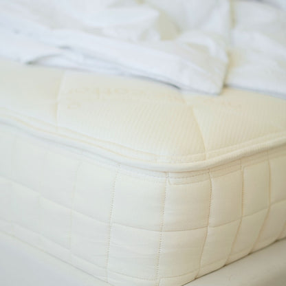 Corner detail of the Naturepedic Serenade Organic Hybrid Mattress - Cushion Firm