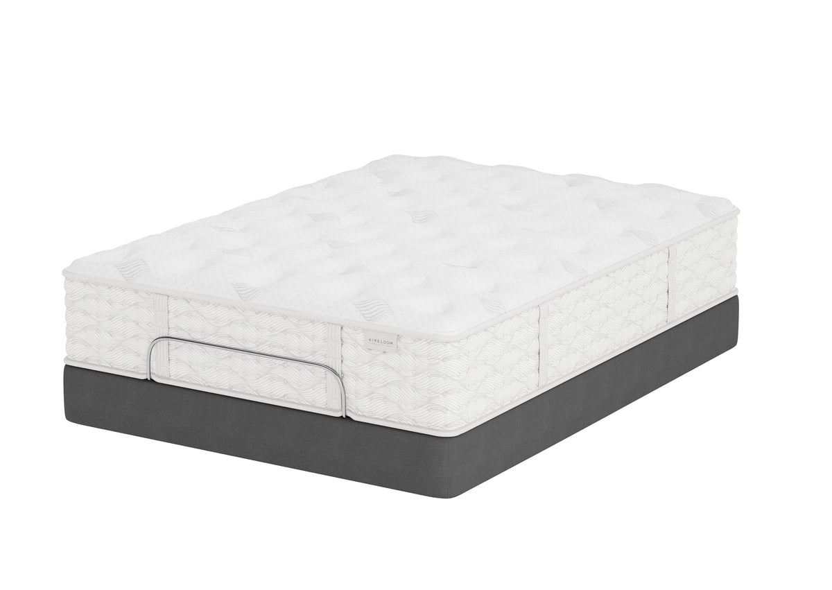 Colchón Aireloom Streamline Luxury Firm sobre una base ajustable en posición plana