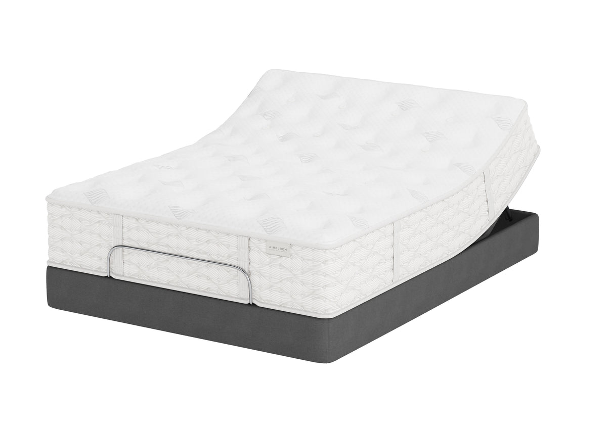 Colchón Aireloom Streamline Luxury Firm sobre una base ajustable con la cabecera elevada