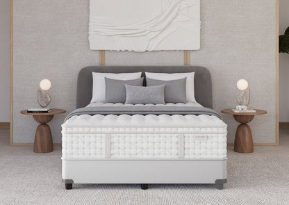 Colchão Aireloom Preferred Timeless Odyssey Euro Top Plush sobre uma cama em um quarto