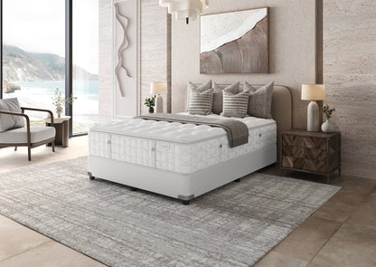 Colchón Aireloom Preferred Timeless Odyssey Luxetop M2+ Plush en un dormitorio, vista lateral