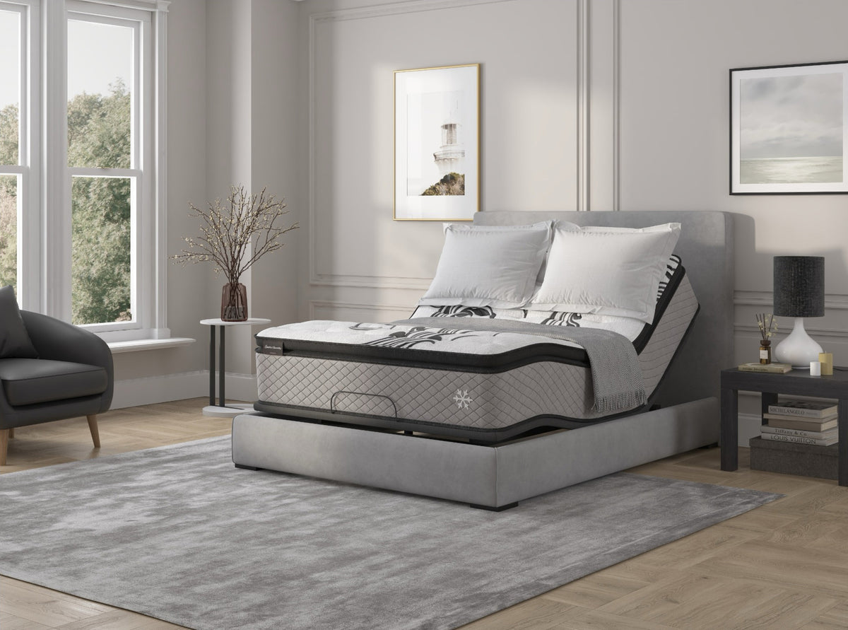 Colchón Sherwood Bedding Effortless Medium Pillow Top sobre una base ajustable en un dormitorio decorado