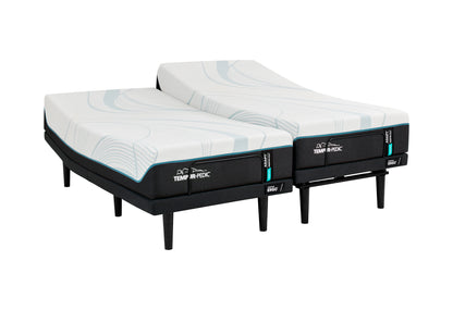 Tempur-Pedic Adapt 2.0 Medium mattress, three-quarter view