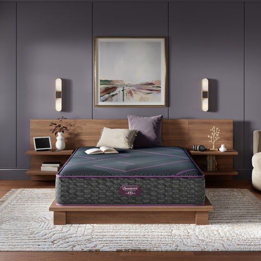 Colchão Beautyrest World Class Hybrid Level 3 Medium em um quarto